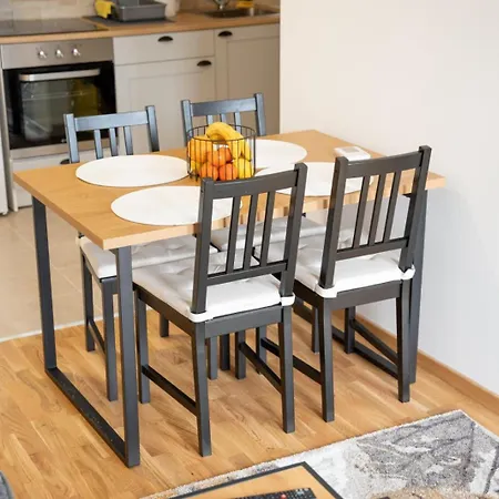 Divcinova S1 公寓 *